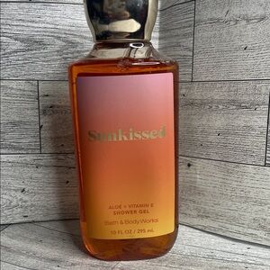 Bath & Body Works Sunkissed Aloe & Vitamin E Shower Gel - Orange & Pink